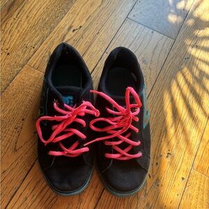 Y2K DC Women’s Black Sneakers with Pink Laces Size 7.5 Green Blue